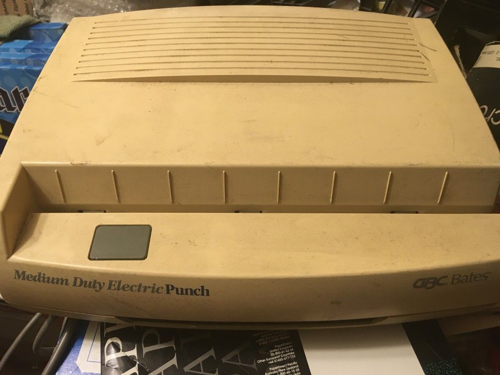 GBC bates electric medium 3 hole punch