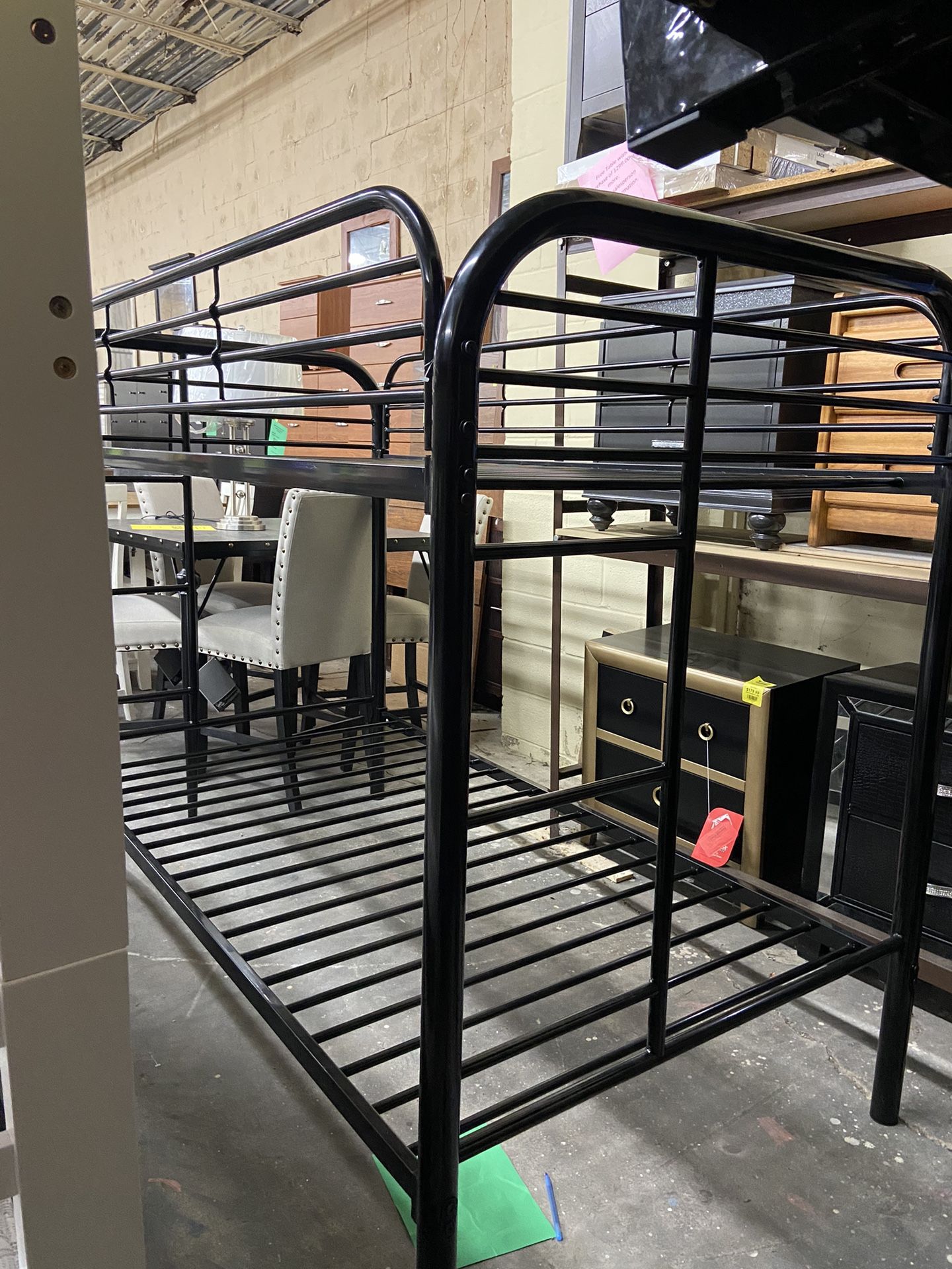 Twin/Twin Bunk Bed
