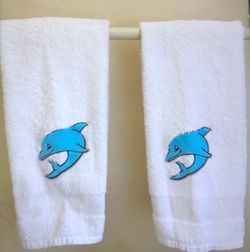 Estan bordadas.    Estan nuebas.