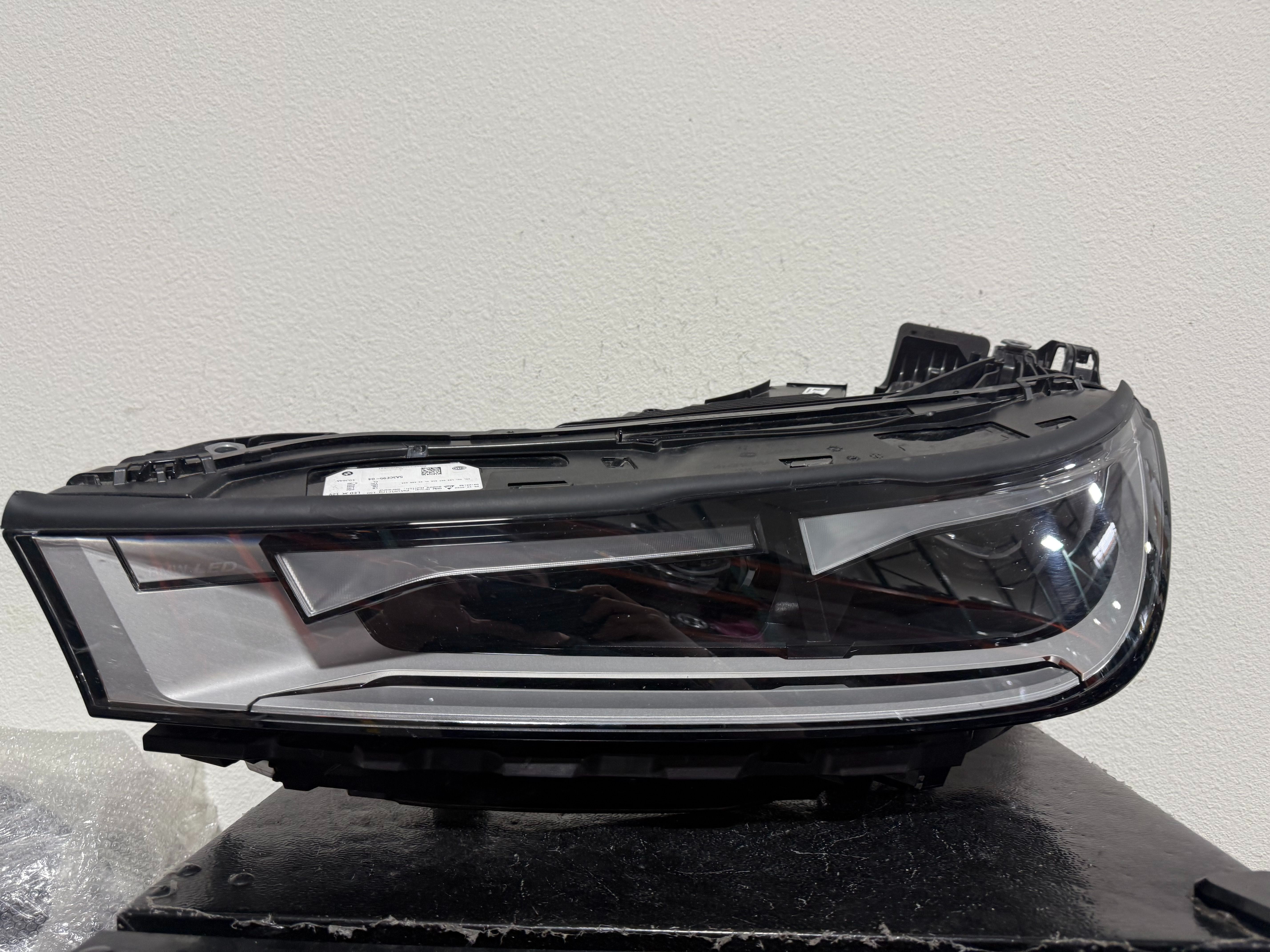 BMW IX LEFT HEADLIGHT 2023