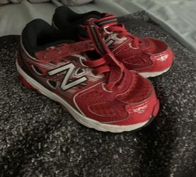 New balance toddler sneakers 👟 7.5