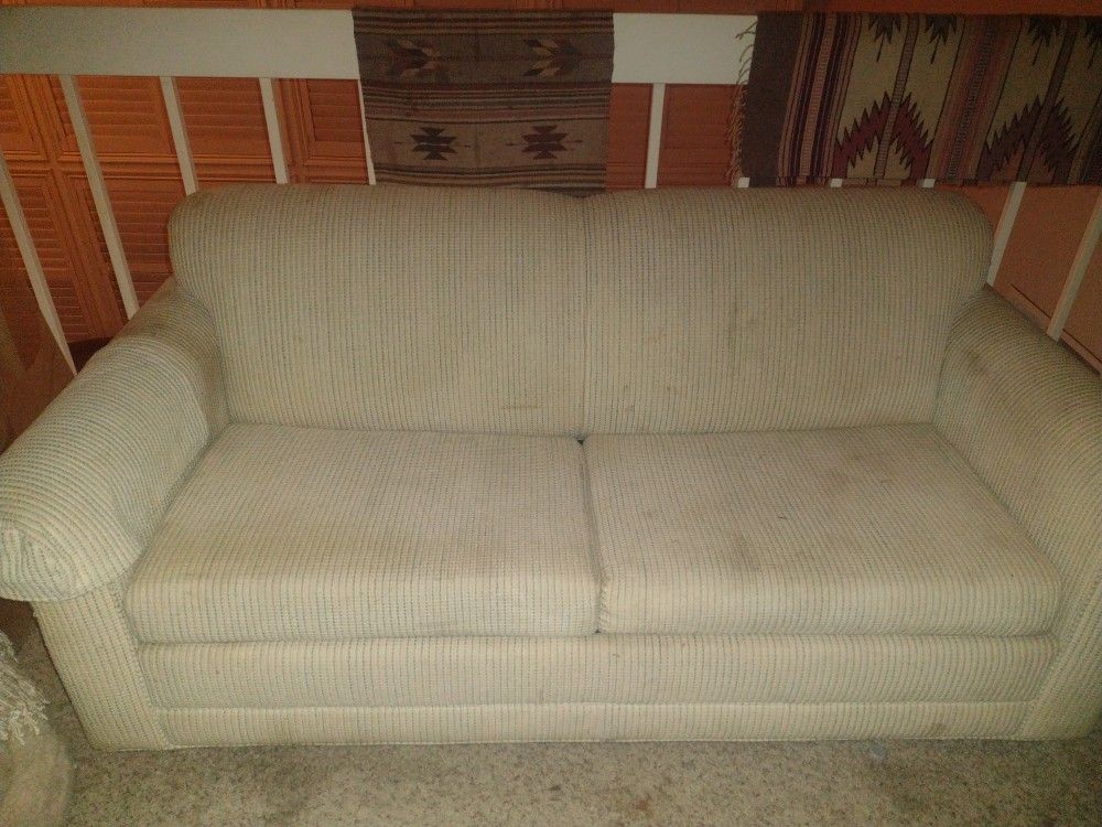 PULL OUT COUCH BED