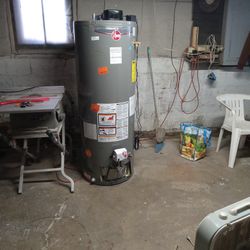 50 Gallon Hot Water Tank Like New