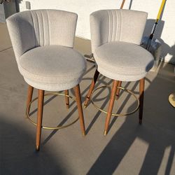 2 Stools 