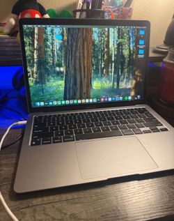MACBOOK AIR 2020 (BASICALLY NEW, no charger)