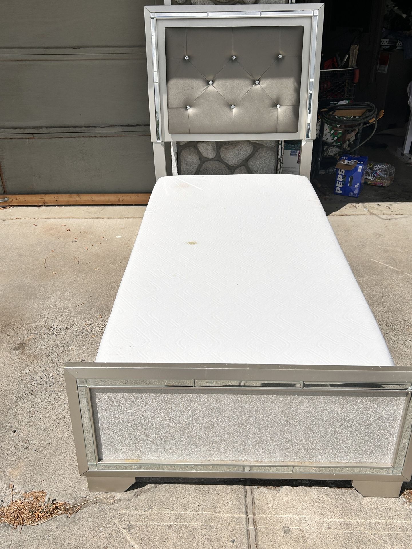 bed frame and mattress 
