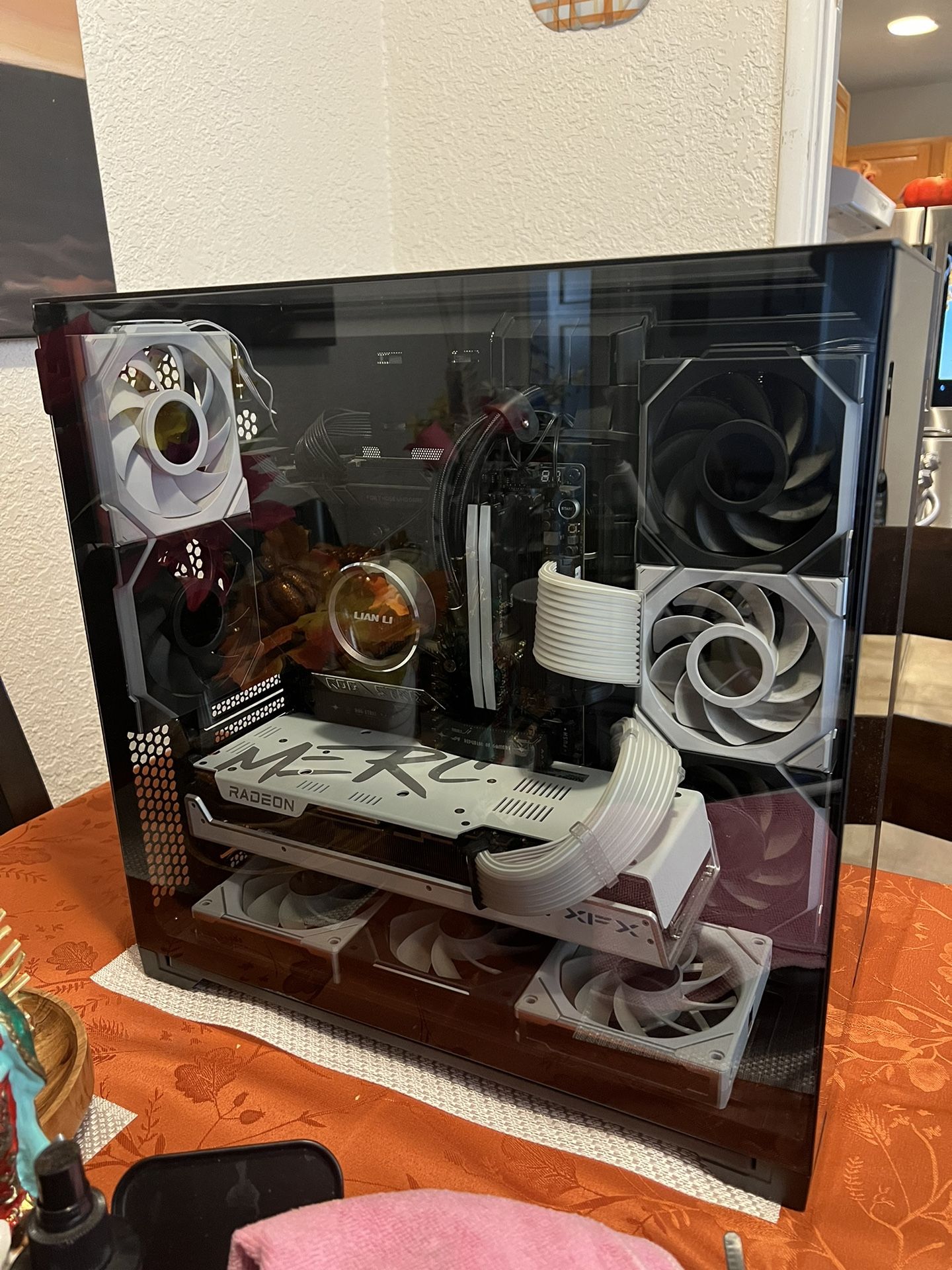 Top Of The Line Gaming PC 9800X3D 7900XT Rog Strix 870 E Gaming WiFi 7