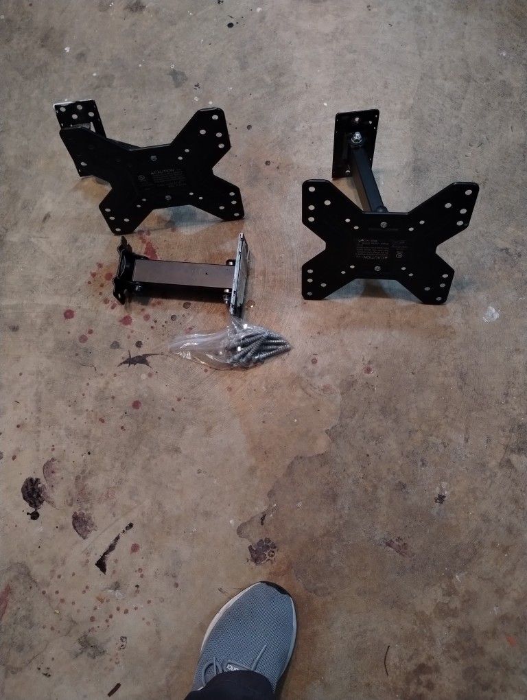 2 TV WALL MOUNTS