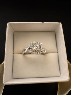 14K Gold 1 Carat Diamond Engagement Ring