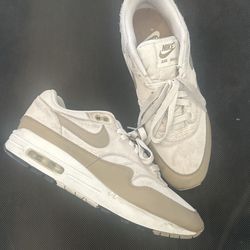 Nike Air Max Tan And White Men’s Size 8