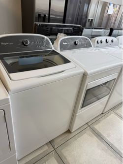 Whirlpool top load washer and gas dryer set