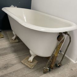 Vintage Porcelain Bathtub