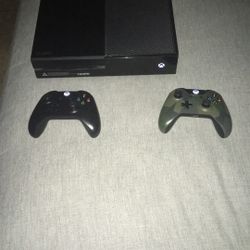 Xbox one with controllers and other accessories 