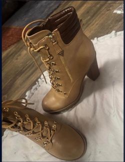 Guess boots