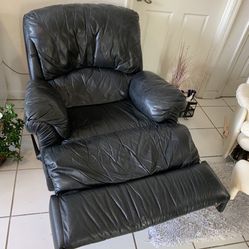 Recliner Couch $65. 🛋🎁🎈living Room Furniture, Bedroom Furniture, Black, Leather, Rocking Chair, Rocking Couch, Nursing Chair, House Furniture.