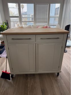 Kitchen Island with 2 Bar Stools – Great Condition – $150