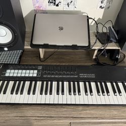 Novation Launchkey 49 MIDI Keyboard Controller – Great Condition