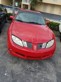 Carro deportivo Pontiac 2004 por 2500