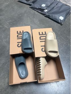 Yeezy slides Size 6 black size 10cream