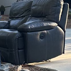 FREE WORKING RECLINING COUCH MUST PICK UP 