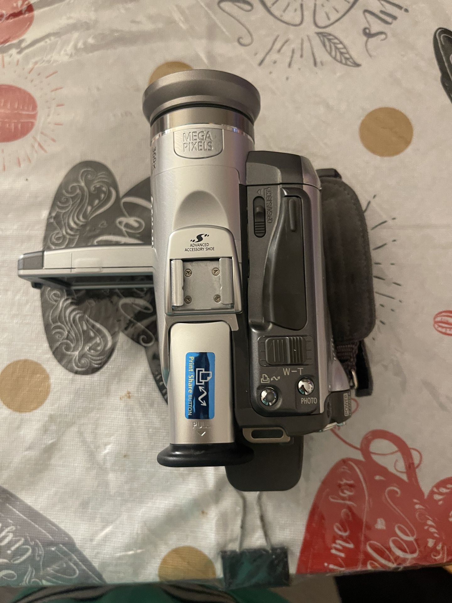 Canon Elura 70 Mini DV Camcorder Color Silver