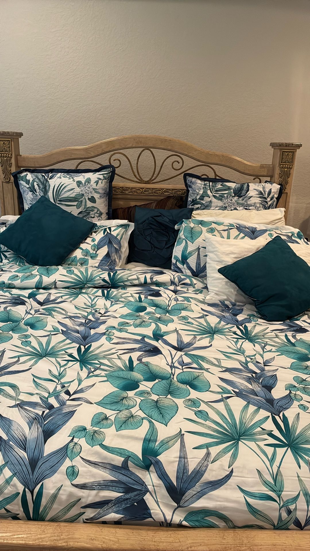 King Bed And End Tables