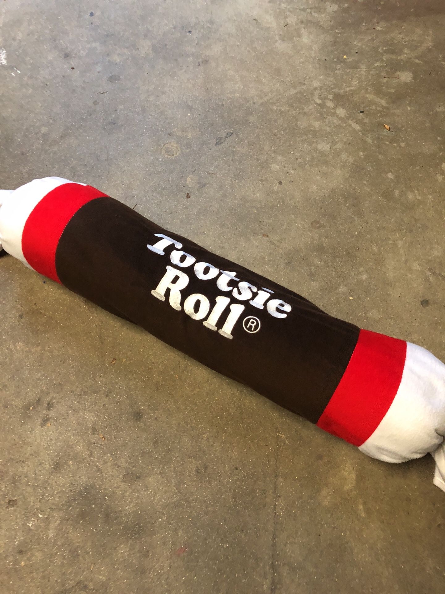 Tootsie Roll Pillow 37’