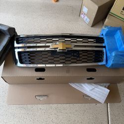 2015-2020 Chevy Suburban Front Grille OEM 8(contact info removed)