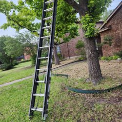 24ft Extensión Fiberglass Ladder, Muy Buena Condición 300lbs Capacity 