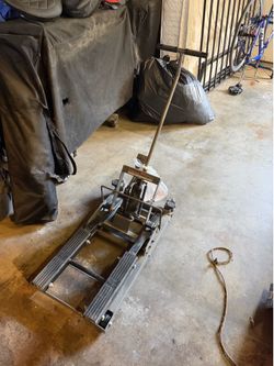 Pittsburgh 1500 lb Capacity ATV Motorcycle Lift