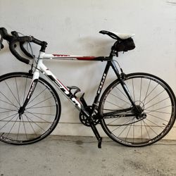 Fuji Roubaix Pro Road Bike
