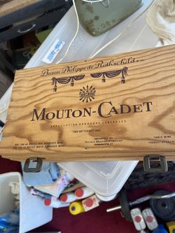   (Mouton Cadet)