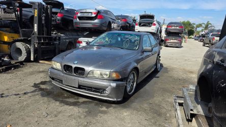 2002 BMW 530 PARTING OUT PARTS FOR SALE PARTES
