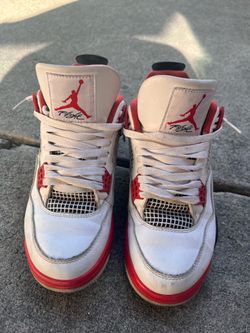 The Nike shoes air Jorden 4 retro size 9:0