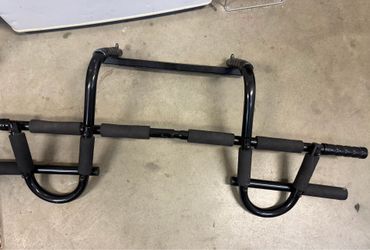Multi grip pull up bar