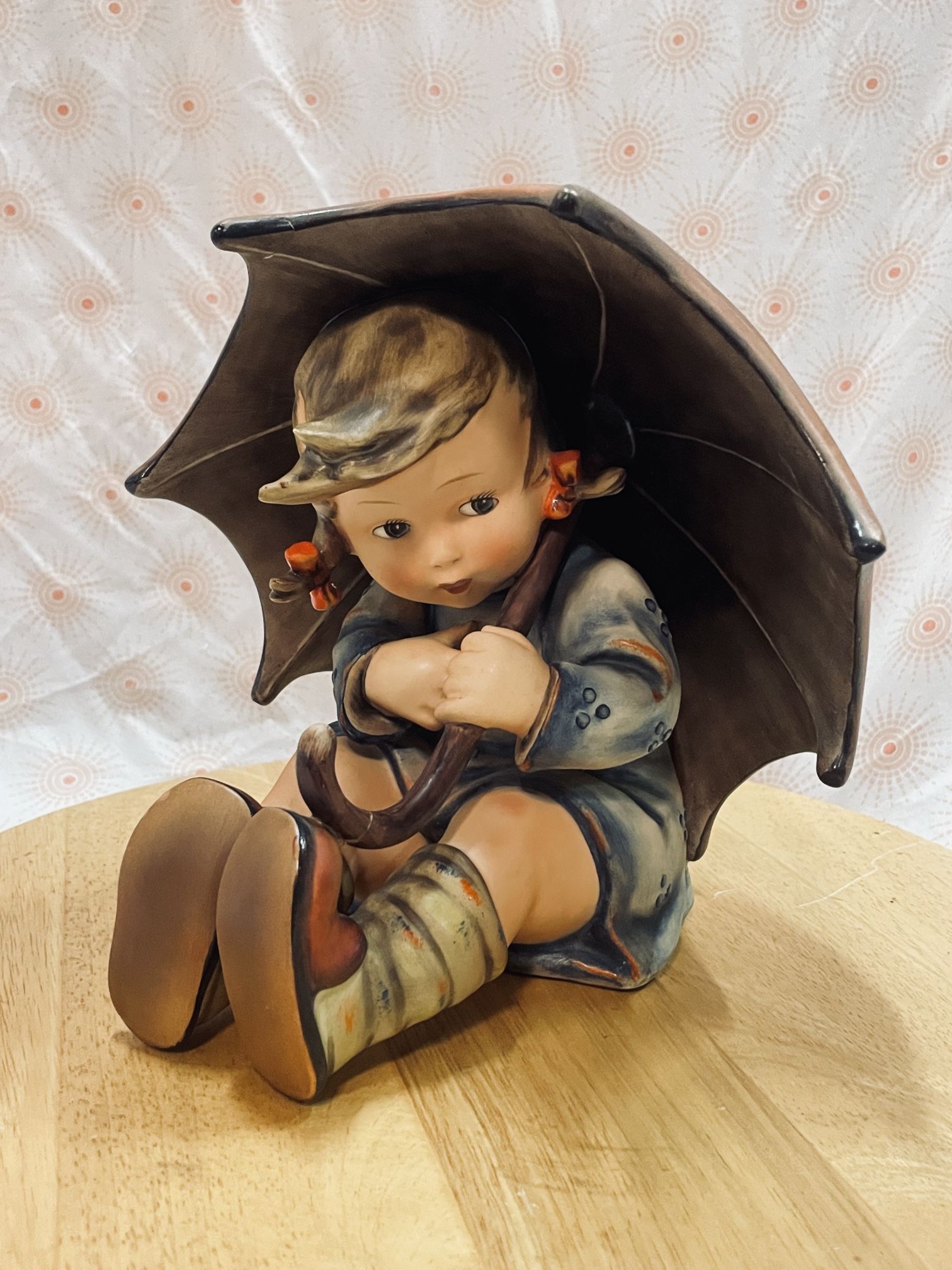 RARE Vintage Hummels TMK-2 Full Bee Germany UMBRELLA GIRL  (152/B) 8” High