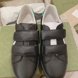 New- Gucci kid Sneaker (Size 35)