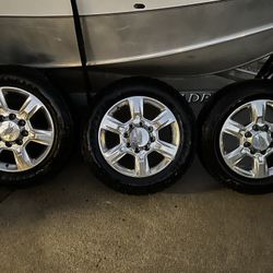 Chevy Silverado 2500HD Rims & Tires