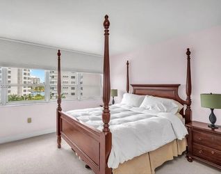 QUEEN 4 POSTER BED w/MATTRESS, 2 NIGHT STANDS, DRESSER & MIRROR