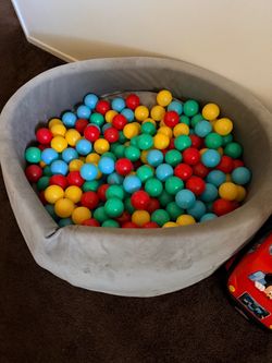 Kids Ball Pit with Colorful Balls