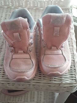 Reebok pink tennis shoes