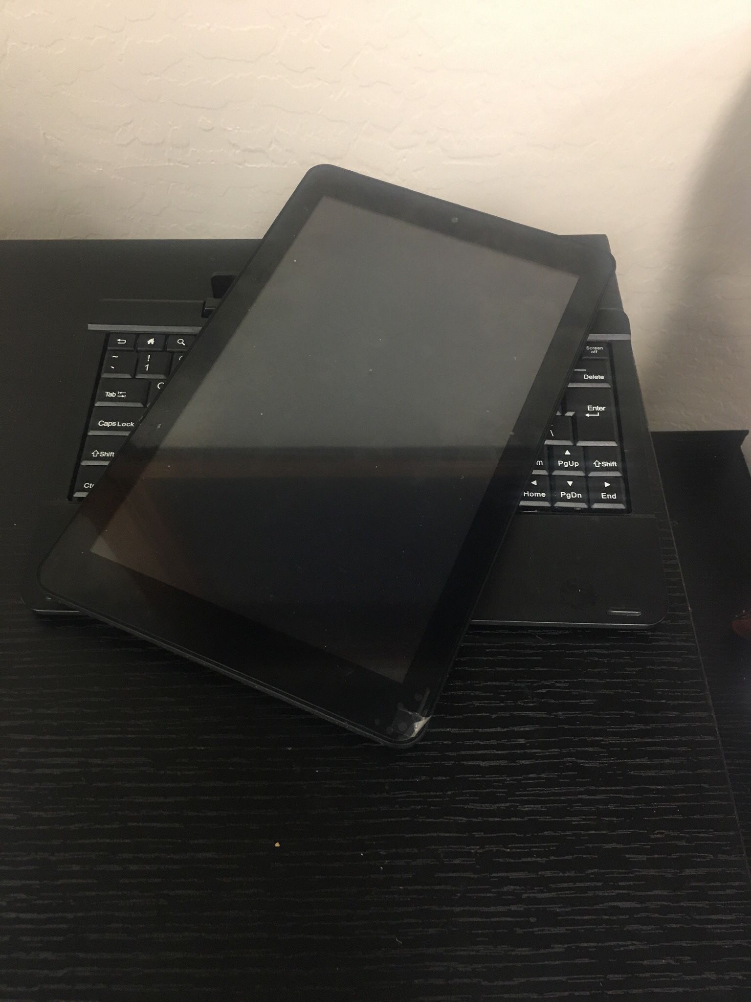 RCA 10” Viking Pro 2-in-1 Tablet with Detachable Keyboard 32GB (Black)