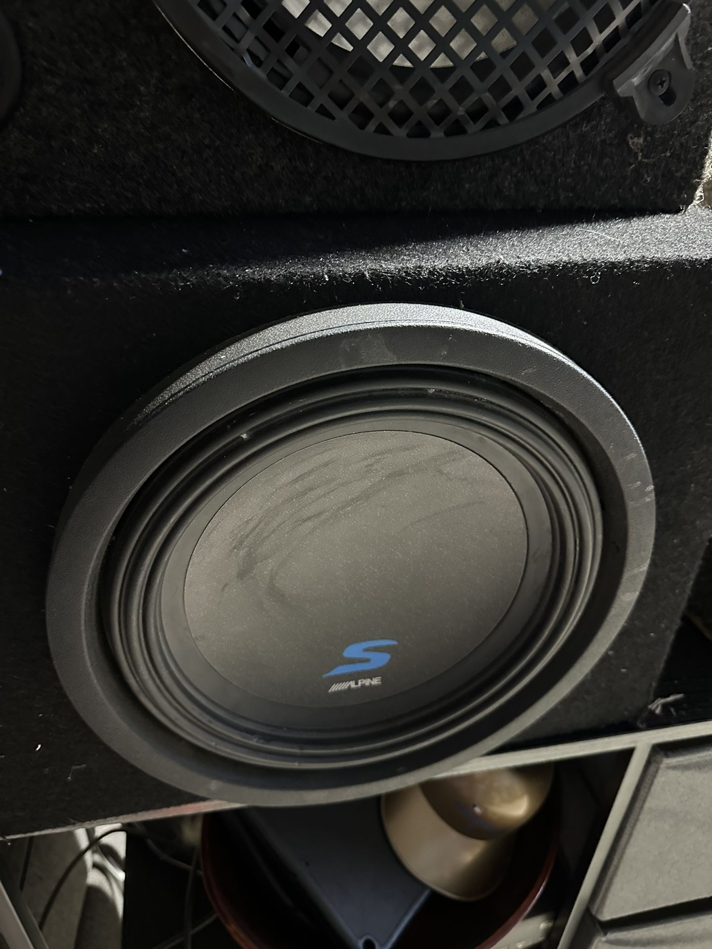 ALPINE SUBWOOFER 150$ Good Condition - 150$