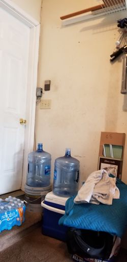 Make offer like new 5 gallon water dispensers have 5
