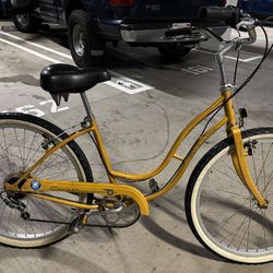 Vintage Shwinn 6 Speed. Beach Cruiser