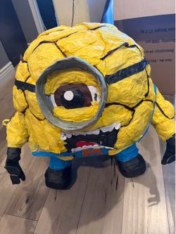 Minion piñata