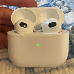 Apple Airpods (3rd Generation) with MagSafe Chargine Case