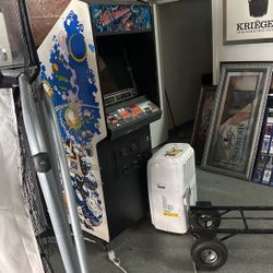 Asteroids deluxe machine powers on screen looks very dim first $150 takes it
