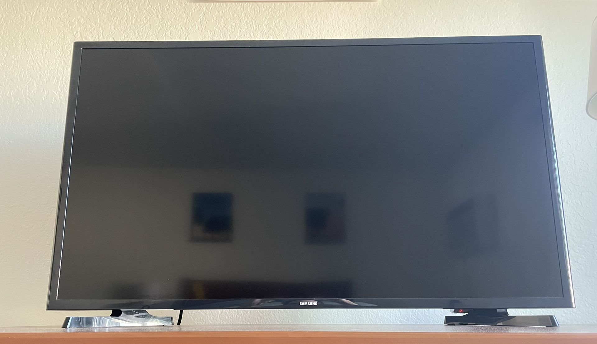 40-inch Samsung SmartTV