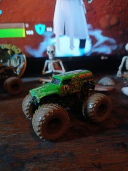 Monster Jam Lot (Mystery Mudders )
